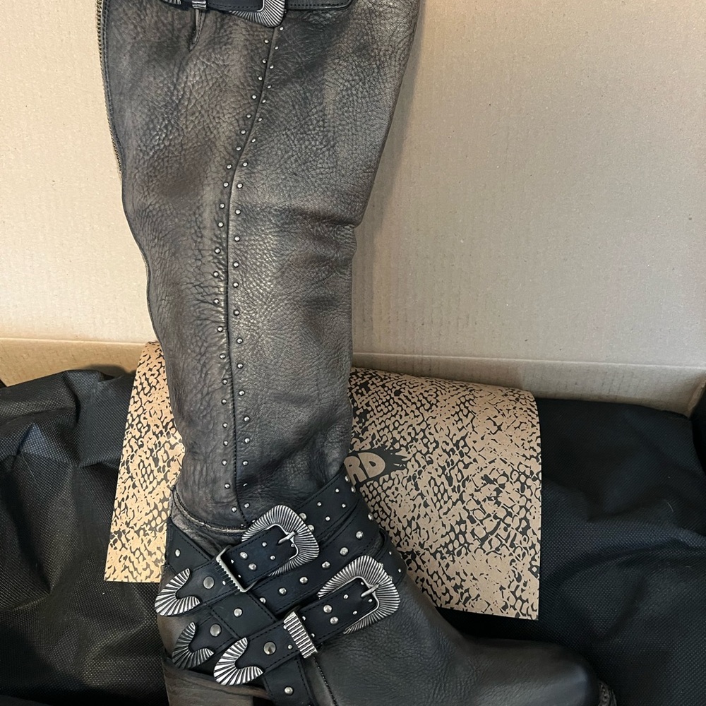 Freebird Heeled Boots - Black and Tan